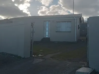 2 Bedroom House For Sale in East London - nDA6.webp