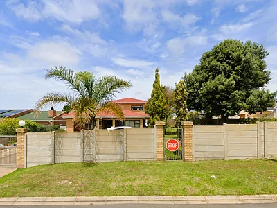 3 Bedroom House For Sale in Stilbaai West, Stilbaai - w9Lv.webp