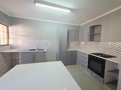 3 Bedroom House For Sale in Empangeni - 7em2.webp
