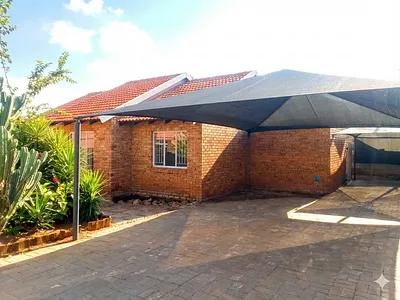 3 Bedroom House To Rent in Bo-dorp, Rustenburg - gan5.webp