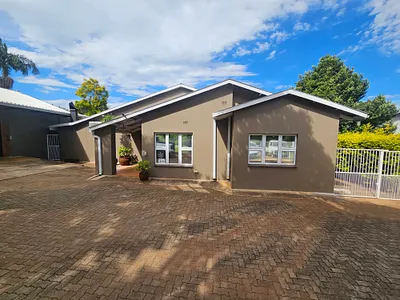 6 Bedroom House For Sale in Louis Trichardt - yf1s.webp