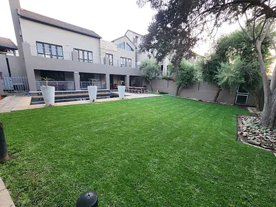 1 Bedroom Apartment For Sale in Sandton - ecQ0.webp