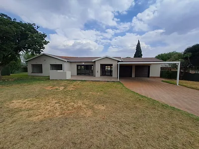 3 Bedroom House For Sale in Heidelberg - UGrn.webp