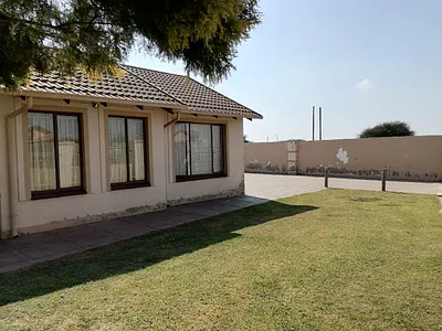 3 Bedroom House For Sale in Rustenburg - csLW.webp