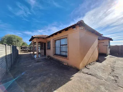 2 Bedroom House For Sale in Rustenburg - ntH1.webp