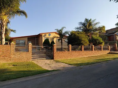 4 Bedroom House For Sale in Despatch - PADw.webp