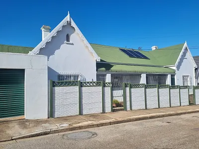 4 Bedroom House For Sale in Uitenhage - yQCJ.webp