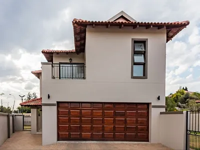 3 Bedroom Townhouse To Rent in Roodepoort - bG73.webp