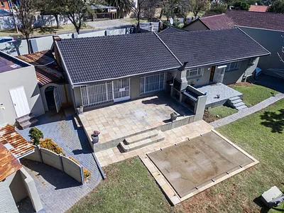 4 Bedroom House For Sale in Edenvale - z2Am.webp