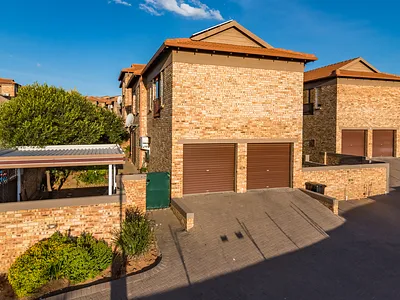 3 Bedroom Apartment For Sale in Roodepoort - ncI1.webp