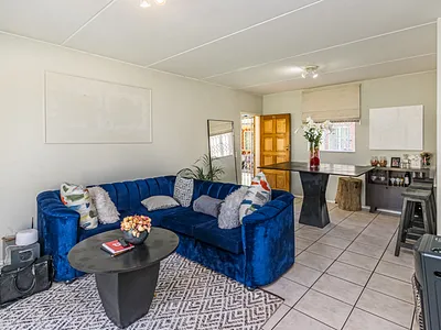 2 Bedroom Apartment For Sale in Randburg - 0s4B.webp