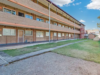 2 Bedroom Apartment For Sale in Roodepoort - anI0.webp