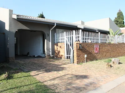 3 Bedroom House For Sale in Johannesburg - 0WNe.webp