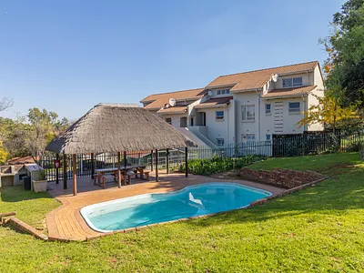 3 Bedroom Apartment For Sale in Sandton - 37OW.webp