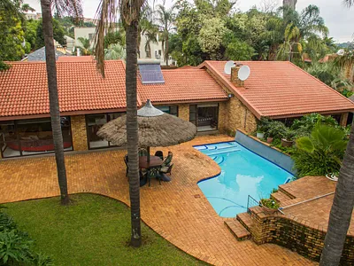 9 Bedroom House For Sale in Bedfordview - wcod.webp