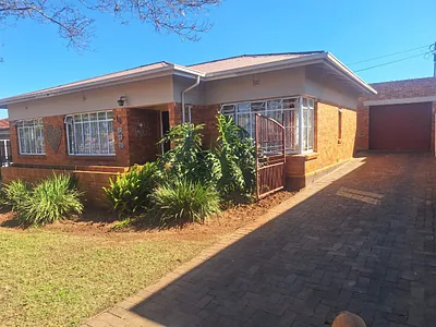 3 Bedroom House For Sale in Roodepoort - DXlk.webp
