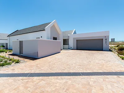 2 Bedroom House For Sale in Langebaan - Pb65.webp