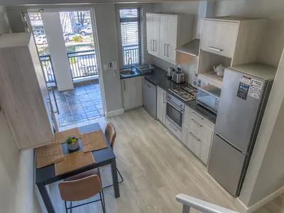 2 Bedroom Apartment To Rent in Somerset West - 42va.webp