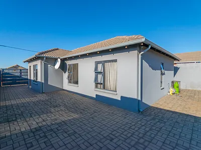 3 Bedroom House For Sale in Randfontein - 9gMU.webp