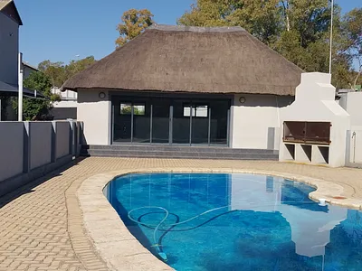 2 Bedroom Apartment To Rent in Roodepoort - 9g0K.webp