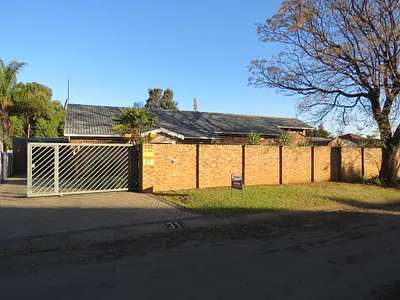 4 Bedroom House For Sale in Benoni - lcGE.webp