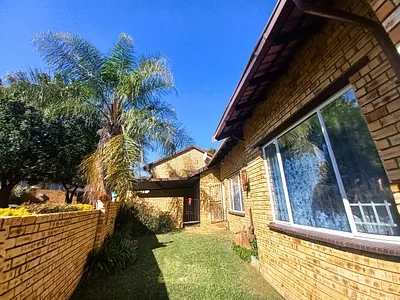 3 Bedroom Townhouse For Sale in Rustenburg - o4PM.webp
