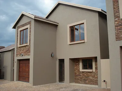 3 Bedroom Townhouse For Sale in Rustenburg - LwxJ.webp