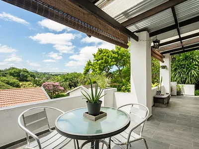 4 Bedroom House For Sale in Amanzimtoti - cWbd.webp