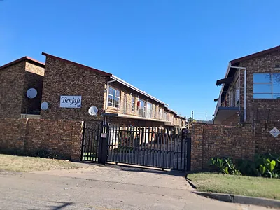 2 Bedroom Apartment For Sale in Piet Retief - irCK.webp