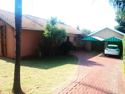 3 Bedroom House For Sale in Rustenburg - JrIy.webp