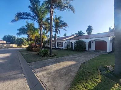 4 Bedroom House For Sale in Despatch - FQ5a.webp