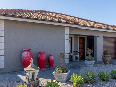 2 Bedroom House For Sale in Mossel Bay - l87X.webp