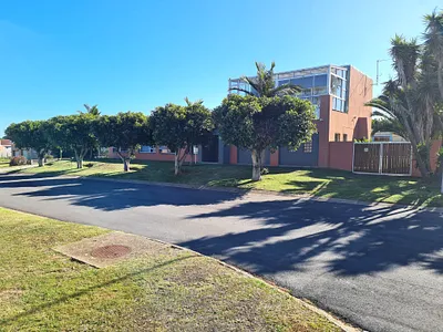 4 Bedroom House For Sale in Jeffreys Bay - LtRp.webp