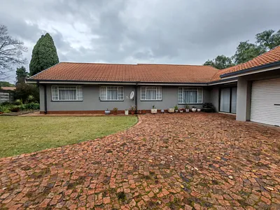4 Bedroom House For Sale in Sasolburg - oATy.webp