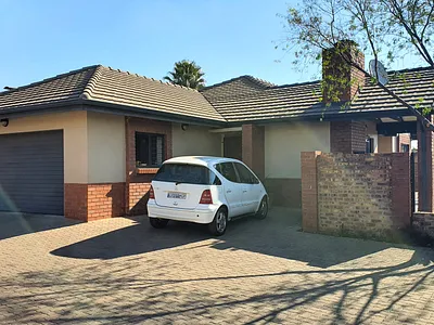 3 Bedroom Townhouse For Sale in Pretoria - alYE.webp