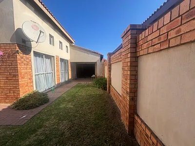 3 Bedroom Townhouse For Sale in Witbank - jTGE.webp
