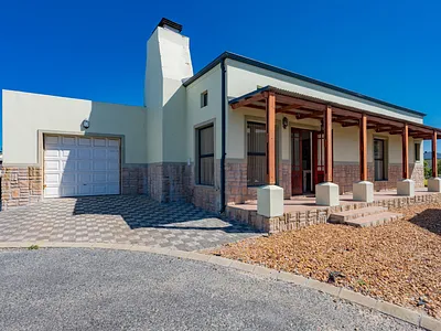 3 Bedroom House For Sale in Struisbaai - QvEb.webp