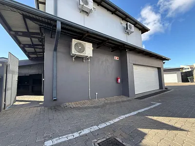 3 Bedroom Townhouse For Sale in Rustenburg - qavQ.webp
