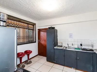2 Bedroom Apartment For Sale in East London - Tzl7.webp