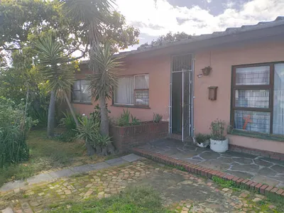 4 Bedroom House For Sale in Kraaifontein - qi55.webp