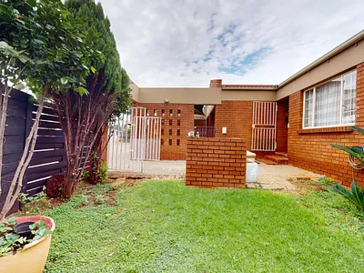 2 Bedroom Townhouse For Sale in Boksburg - jaq3.webp