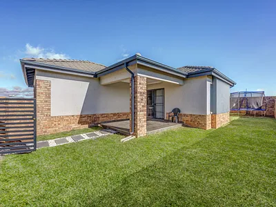 3 Bedroom House For Sale in Lion Pride Lifestyle Estate, Randburg - QTFr.webp