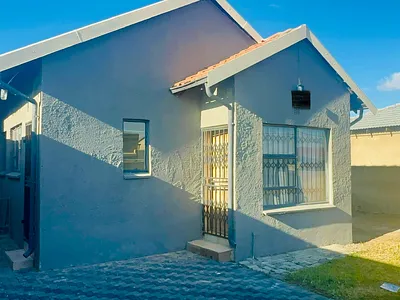 3 Bedroom House For Sale in Springs - zLE8.webp