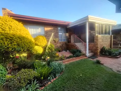 2 Bedroom Townhouse For Sale in Akasia - 4xwD.webp