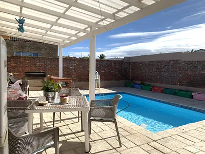 4 Bedroom House For Sale in Jeffreys Bay - oy8k.webp