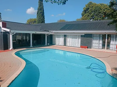 4 Bedroom House For Sale in Vereeniging - NqSr.webp