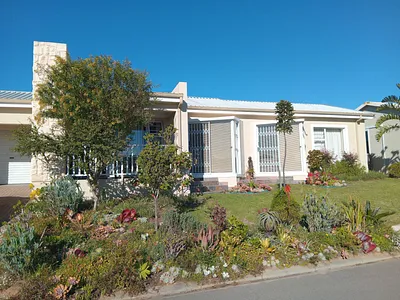 3 Bedroom Townhouse For Sale in Mossel Bay - 0CKN.webp