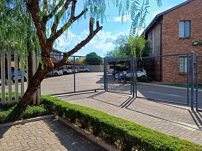 2 Bedroom Apartment For Sale in Pretoria - ak3N.webp