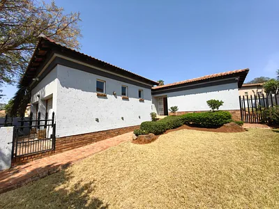 4 Bedroom House For Sale in Rustenburg - QFKU.webp