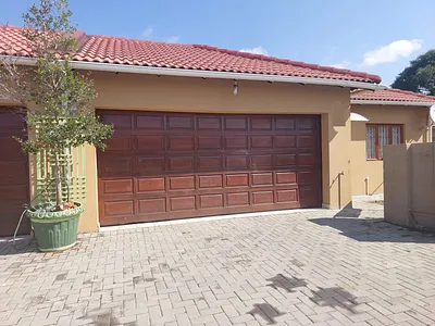 4 Bedroom House For Sale in Rustenburg - YnHP.webp